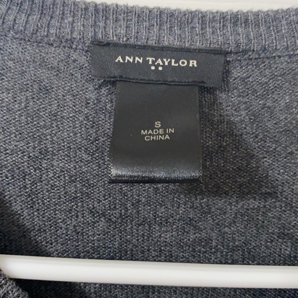 Ann Taylor Grey cardigan size small - Picture 2 of 2